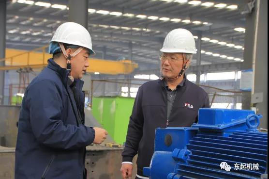 河南工業(yè)大學(xué)機(jī)電工程學(xué)院院長(zhǎng)、碩士研究生導(dǎo)師惠延波教授等一行蒞臨東起集團(tuán)參觀考察